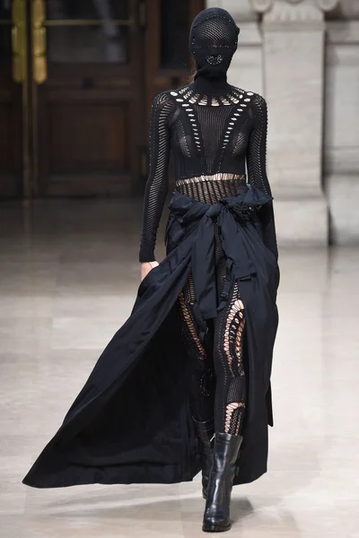Look 11